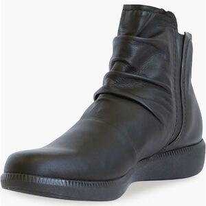 New Munro Scout Water Resistant ankle Bootie 9 SS Super Slim black leather